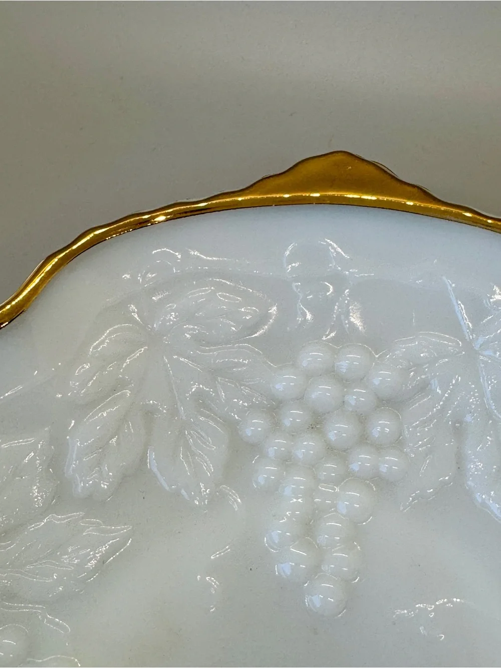 EUC Vintage Anchor Hocking White Milk Glass Footed Bowl w/Gold Trim